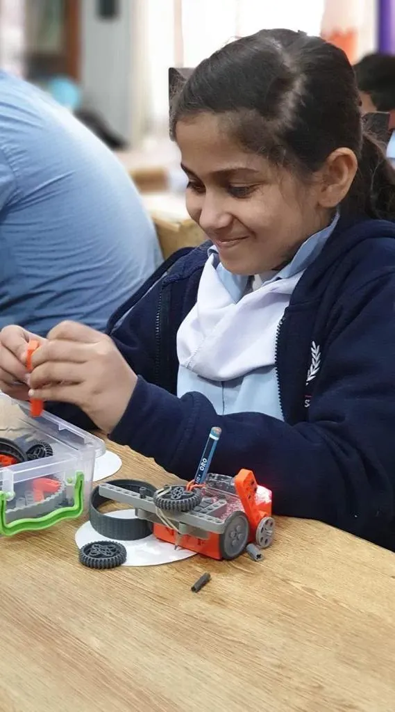 Student building motorized grabber robot